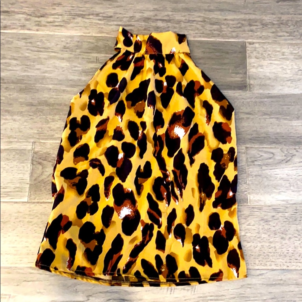 High neck sleeveless blouse